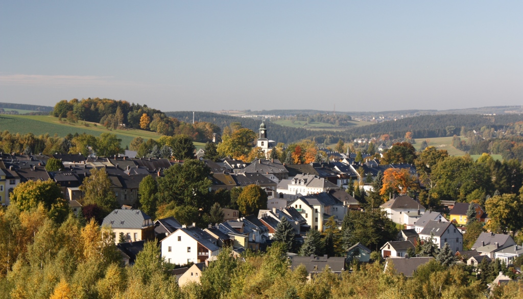 blick auf zoeblitz herbst serpentinsteinhalde